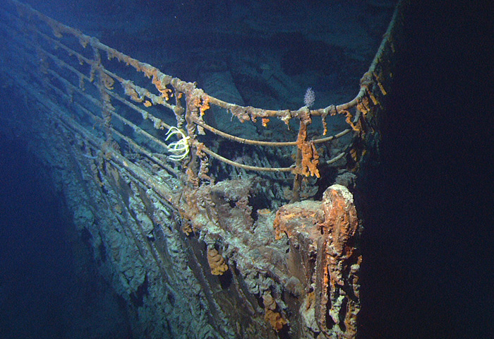 Titanic_wreck_bow